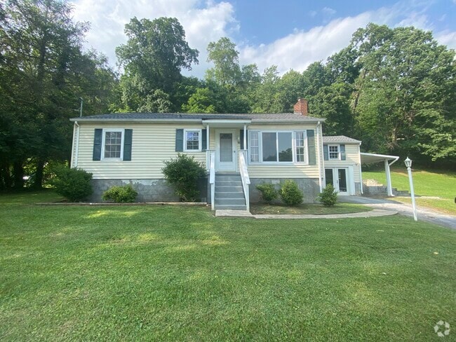 Building Photo - 776 Valley Dr