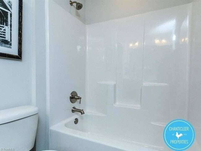 Building Photo - 1313 Achonechy Trl