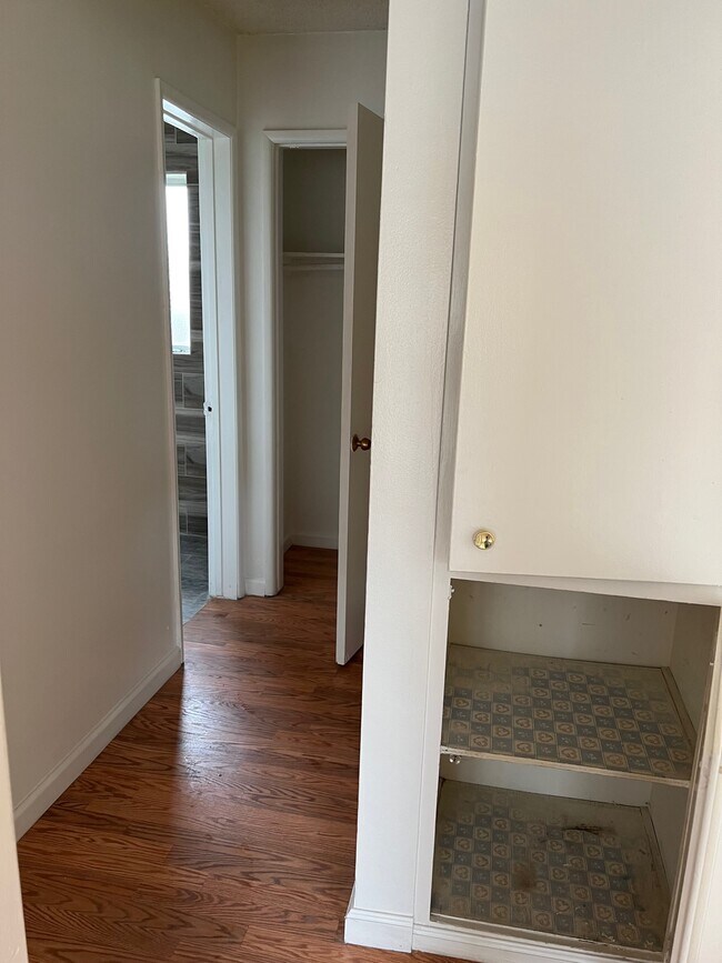 Building Photo - 407 Violet Ave