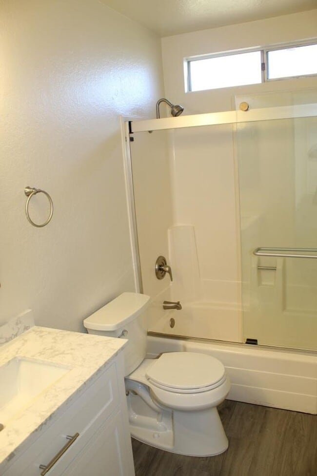 Building Photo - Single story 3 Br/2 Ba - Vine Street