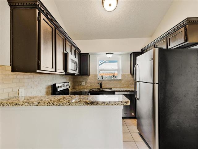 Building Photo - 4621 Riverpark Dr