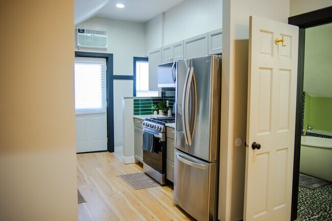 Building Photo - 4174 Cass St