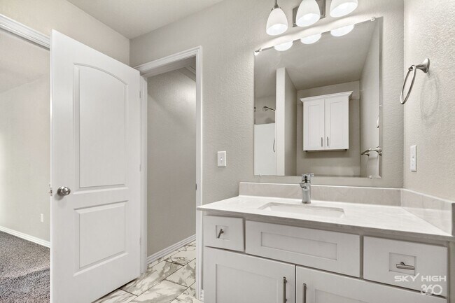 Building Photo - 532 Highland Ave