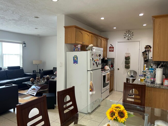 Large kitchen - 900 SW 84th Ave