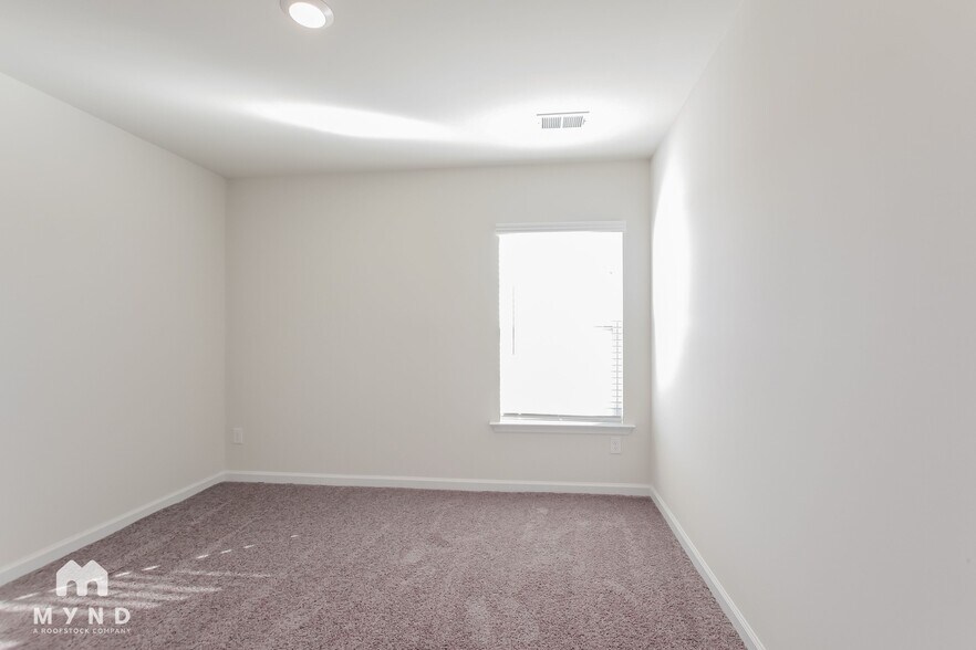 Building Photo - 135 King Buck Dr