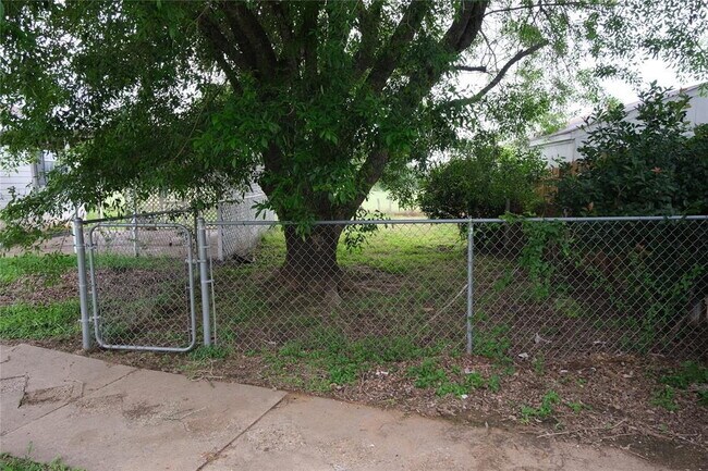 Building Photo - Enjoy peaceful country living just minutes from Elgin!