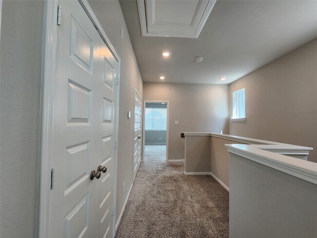 Building Photo - 1513 Lakeline Oak Dr