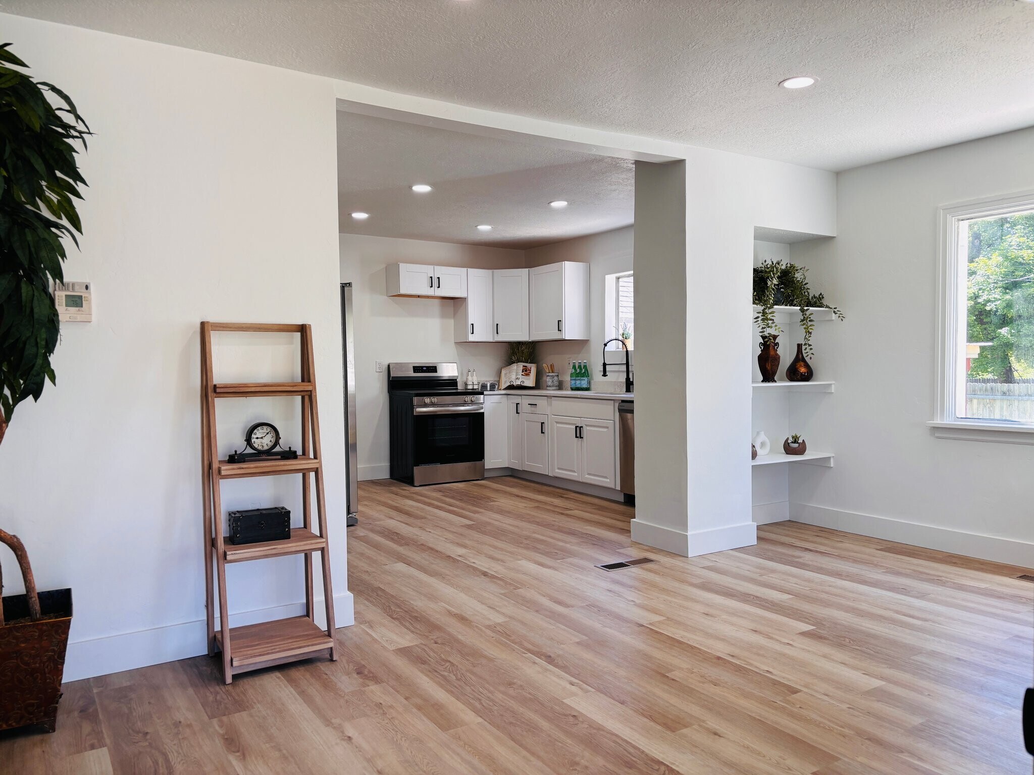 Building Photo - 694 S 600 E