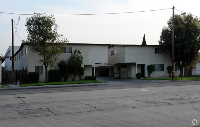 Building Photo - 4311-4317 W Rosecrans Ave