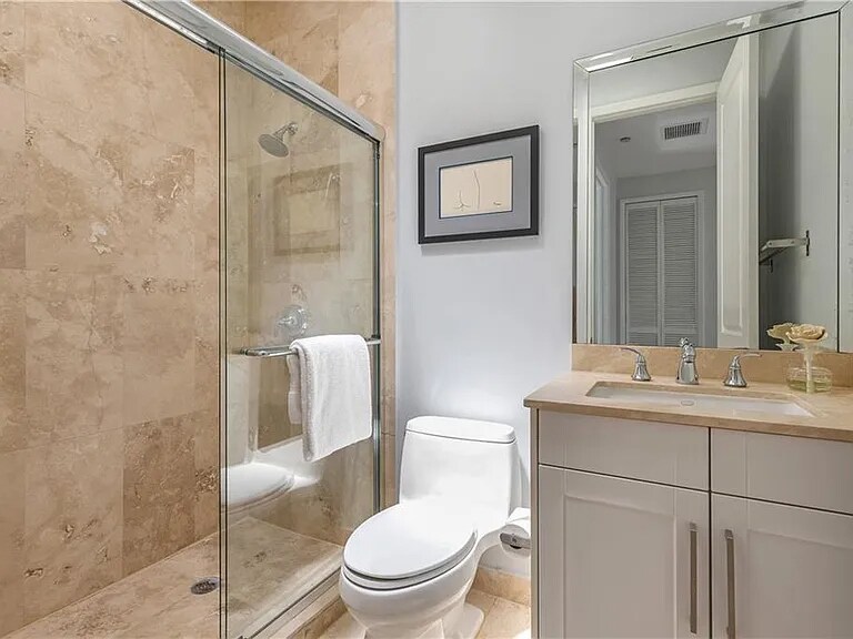 Building Photo - 302 NE 8th Ave