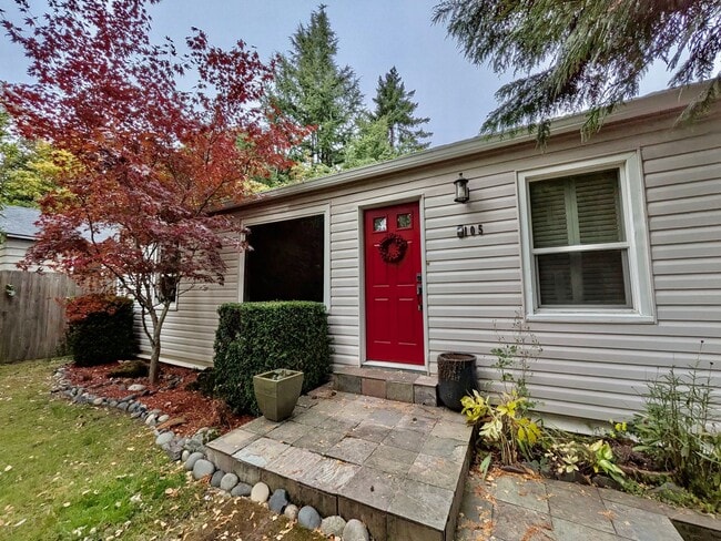 Primary Photo - Darling 2 Bed 1 Bath 1940's Cottage Near M...