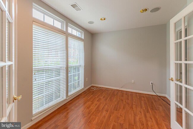 Building Photo - 1552 Oakley Ln