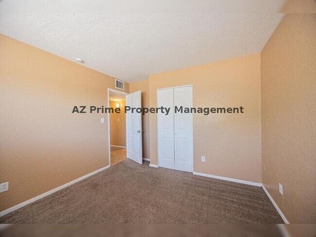 Building Photo - 2130 W Cortez St