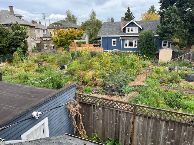 Building Photo - 2536 SE 38th Ave