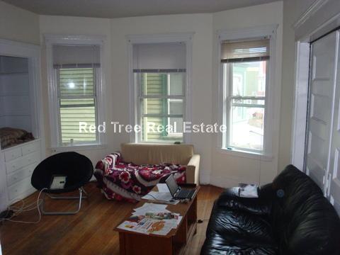 Building Photo - 1061 Beacon St