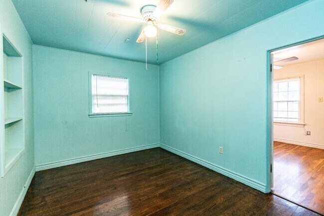 Building Photo - 2513 26th St