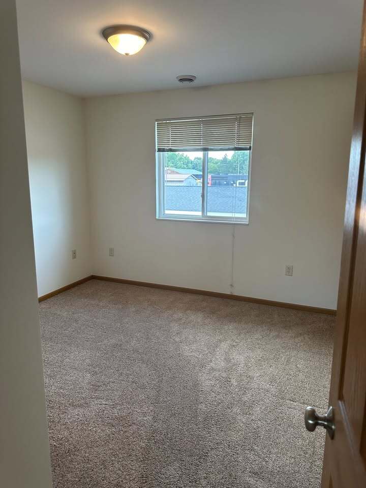 Building Photo - 2810 Willow Dr