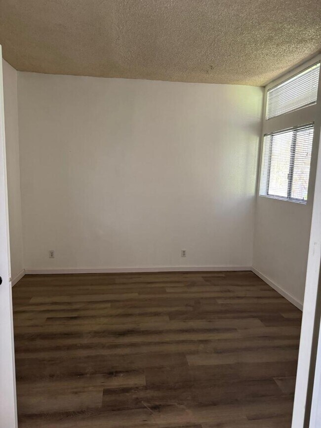 Building Photo - 729 S Hobart Blvd