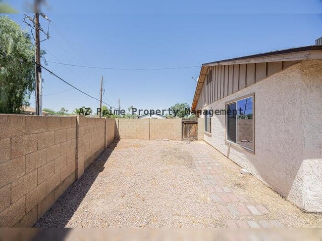 Building Photo - 2145 S Dorsey Ln