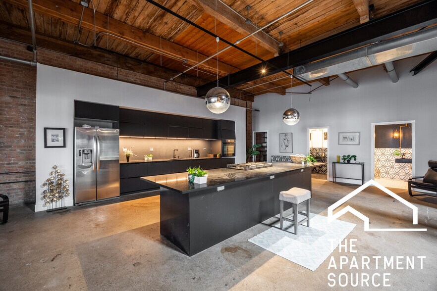 Building Photo - 3134 W Carroll Ave