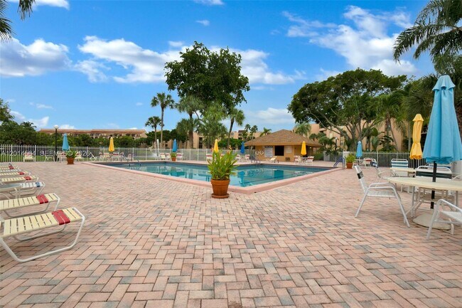 Building Photo - 500 Egret Cir