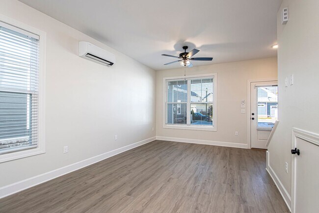 Building Photo - 1 Bed 1.5 Bath Luxury Energy Efficient Tow...