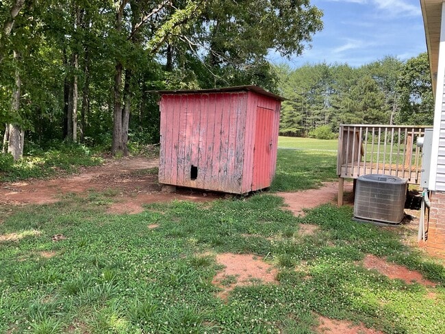 Building Photo - Cute Doublewide Home For Rent In West Lincoln County