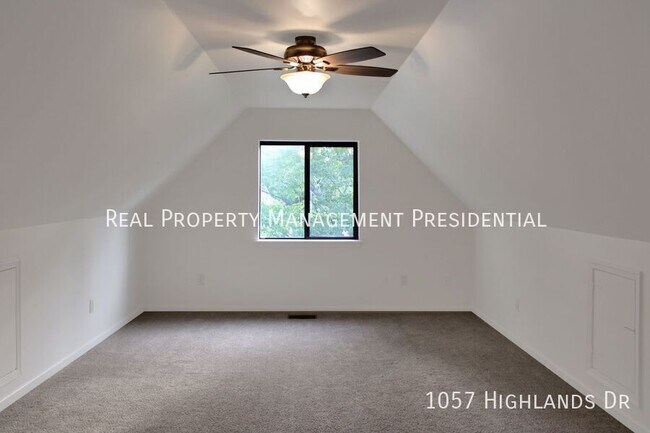 Building Photo - 1057 Highlands Dr