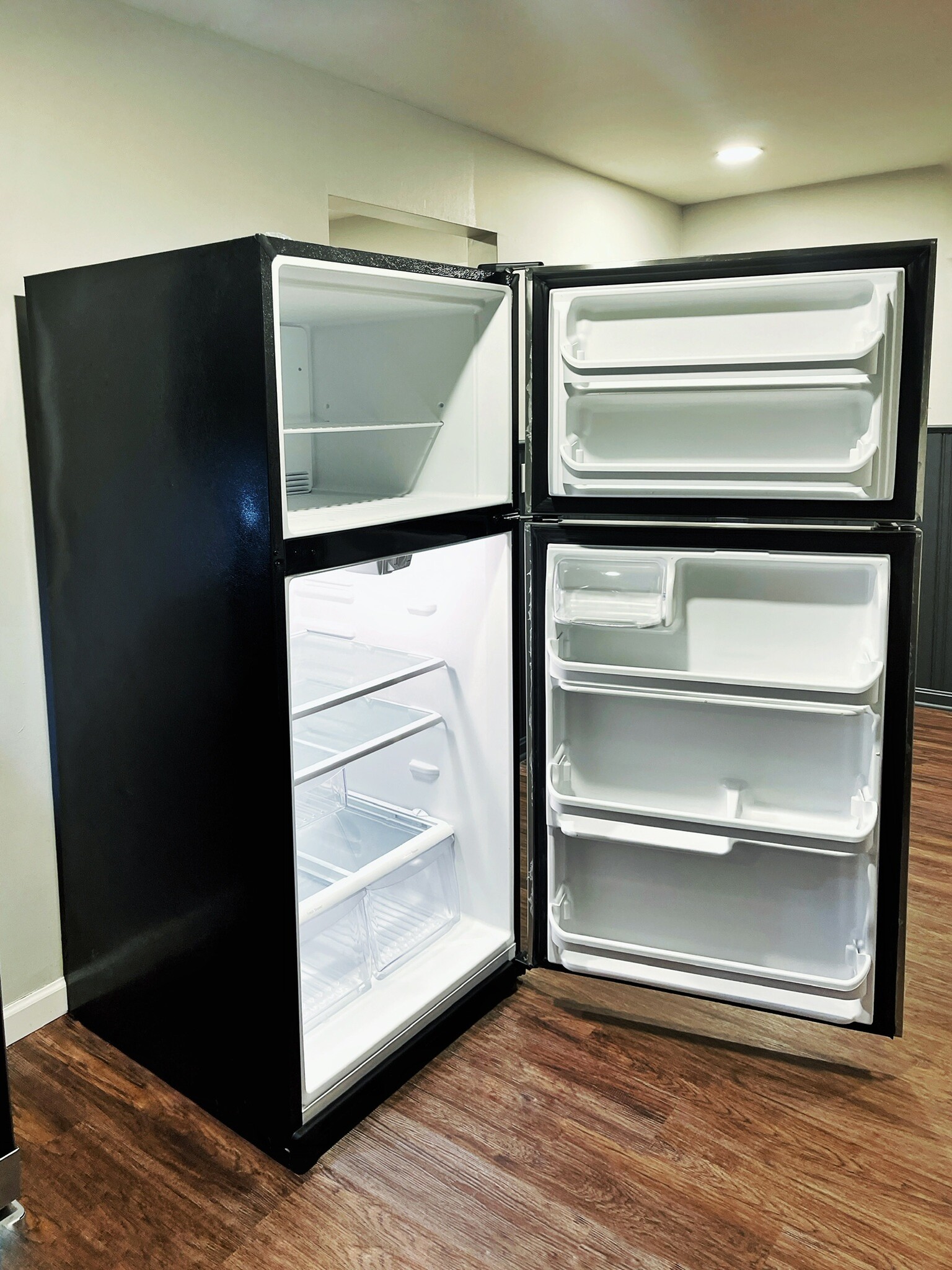 Refrigerator - 3415 McFarlan Rd