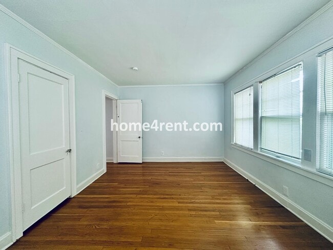 Building Photo - First Level Condo, Just Off the Plaza with...