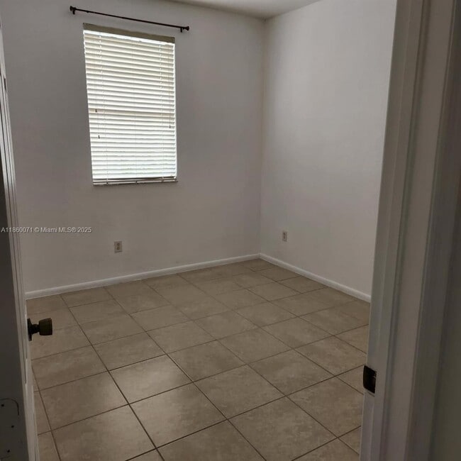 Building Photo - 2155 NE 3rd Ct