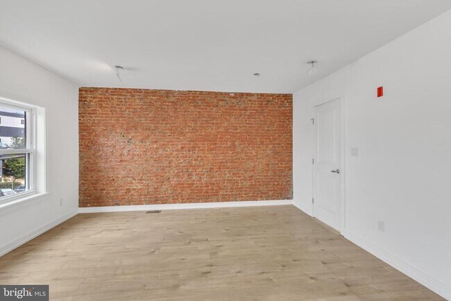 Building Photo - 2313 Frankford Ave