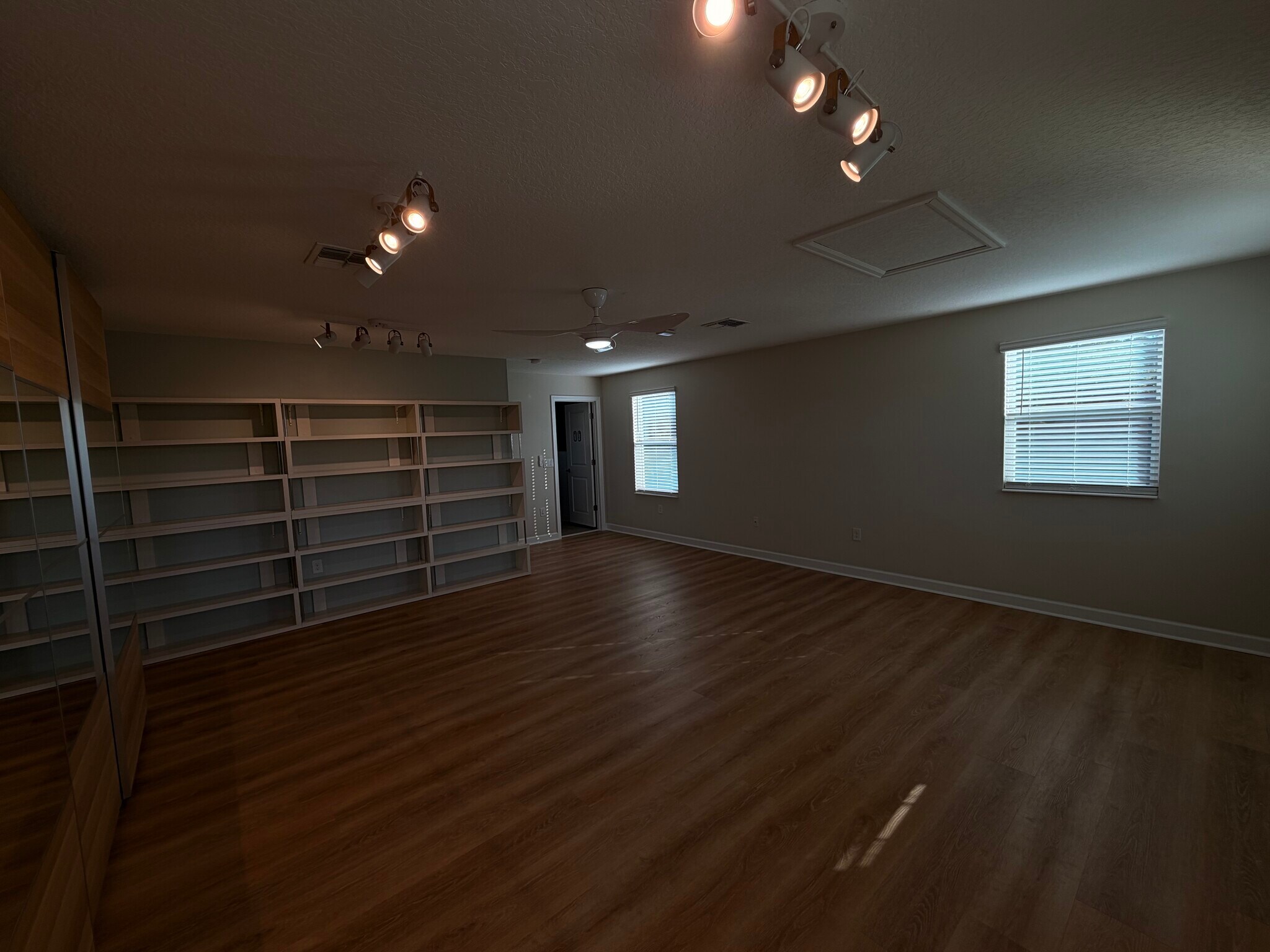 Building Photo - 4452 Seven Canyons Dr