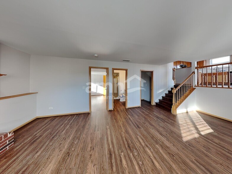 Building Photo - 16517 Kingsbrook Dr