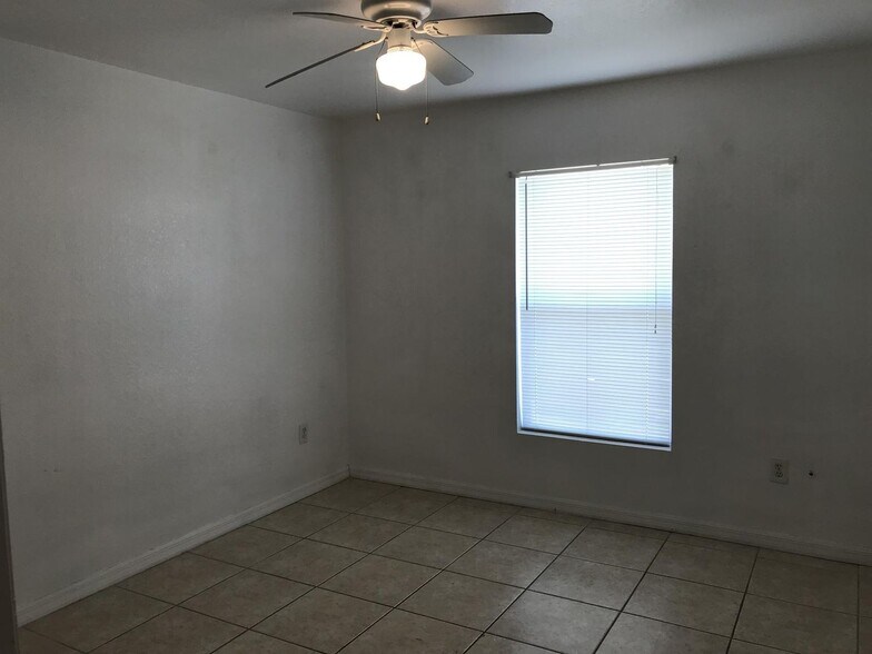 Building Photo - 4400-4402 Douglas Ln