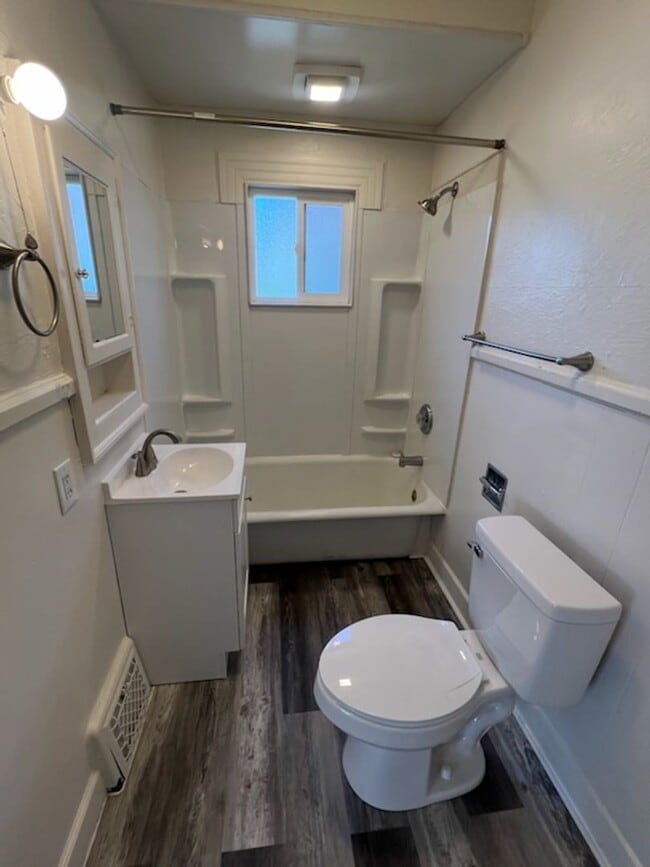 Building Photo - 614 S Yakima St