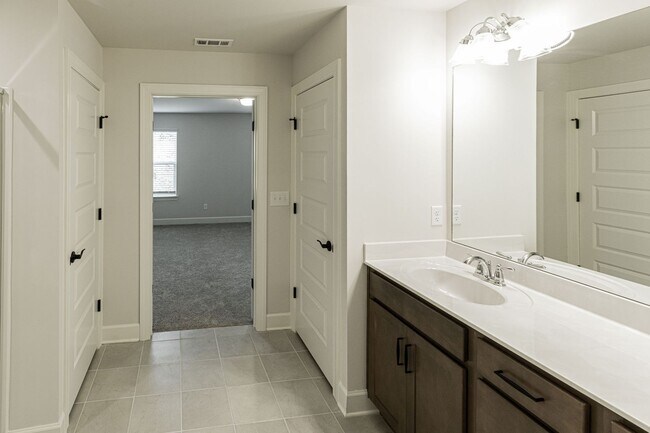 Building Photo - 5032 Ozment Dr