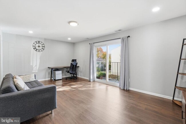 Building Photo - 9175 Broken Oak Pl