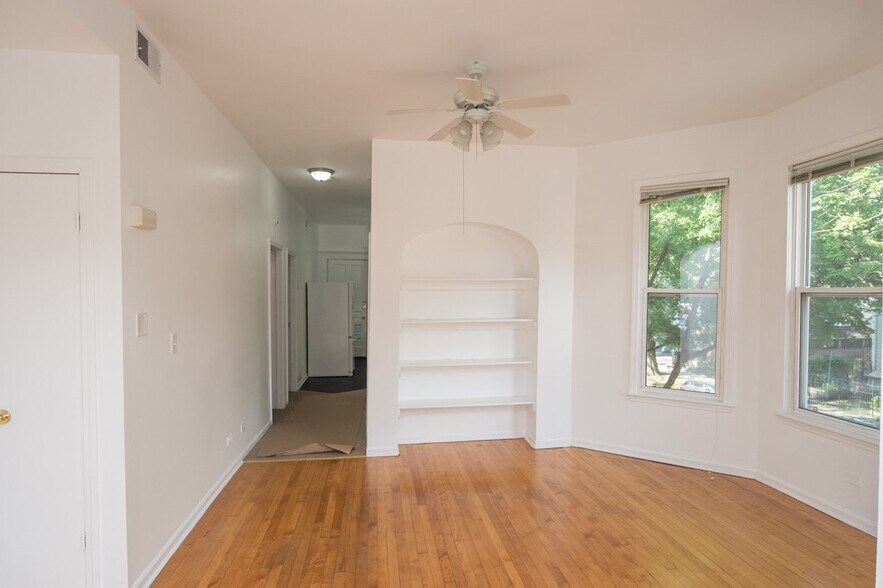 Building Photo - 3616 W Wrightwood Ave
