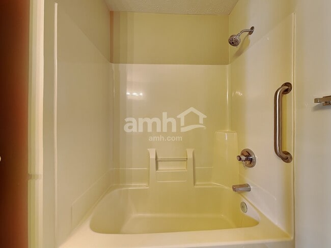 Building Photo - 3326 Redbud Ct