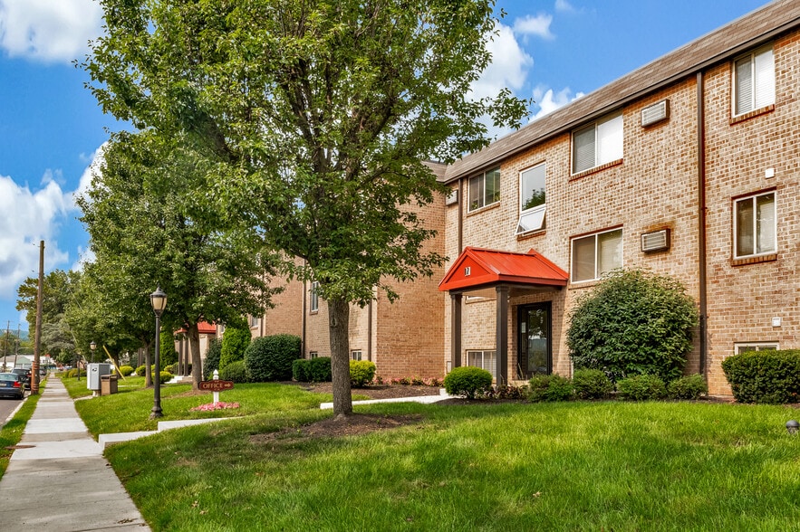 Building Photo - Pear Tree Court
