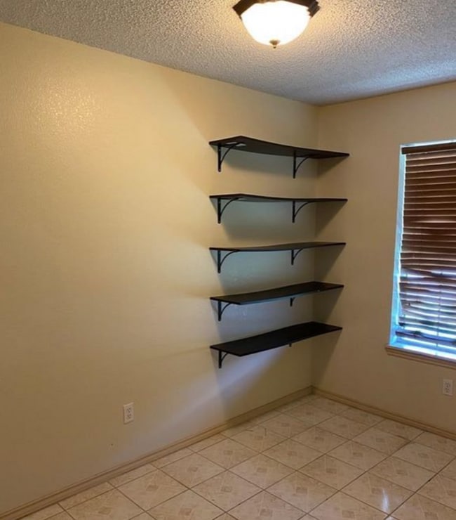 Building Photo - 225 E Maple Ave