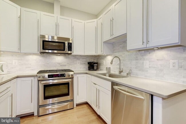 Building Photo - 1448 Harvard St NW