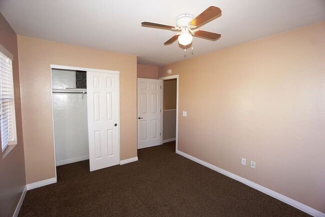 Building Photo - 920 S Vista Overlook Dr