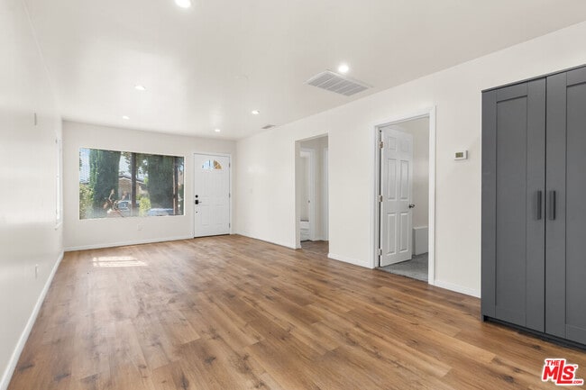 Building Photo - 1351 W 70th St