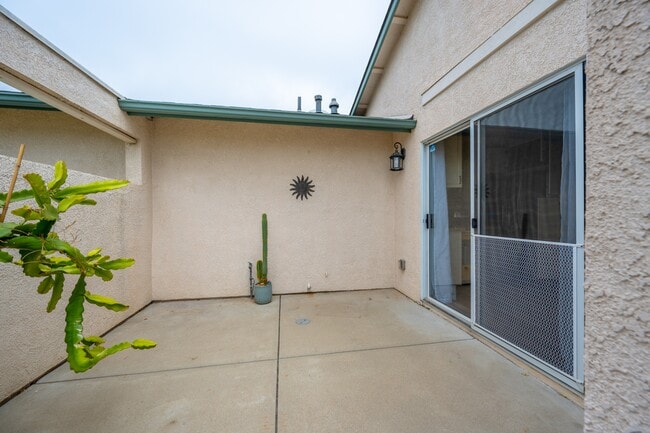 Building Photo - 885 Peregrine Ln