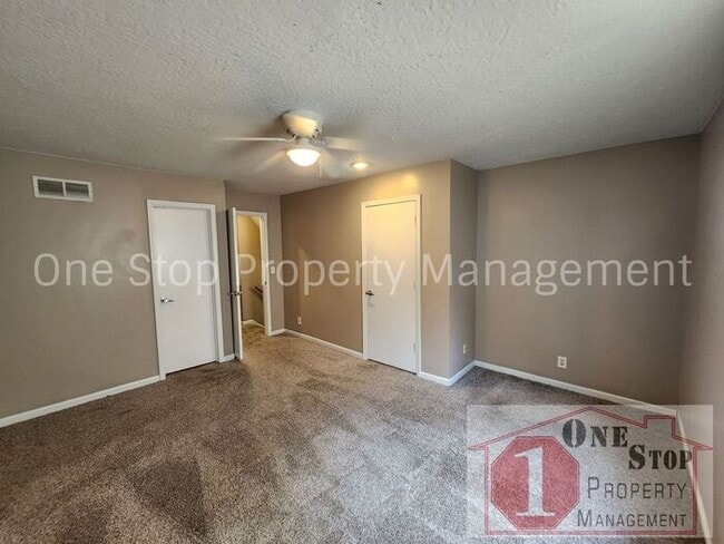 Building Photo - Great 2 bedroom, 1.5 bathroom duplex in Ol...