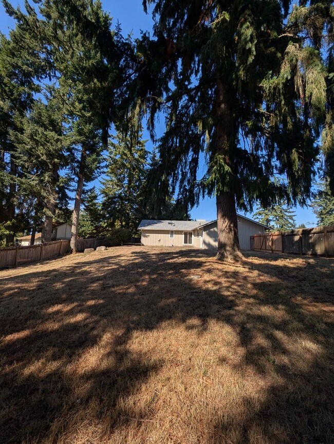 Building Photo - Well Maintained PO 3 Bedroom, HUGE FENCED ...