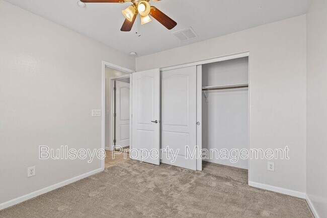Building Photo - 1712 S Martingale Rd