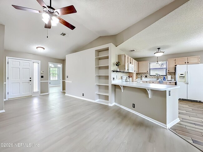 Building Photo - 341 Hickory Hollow Dr N
